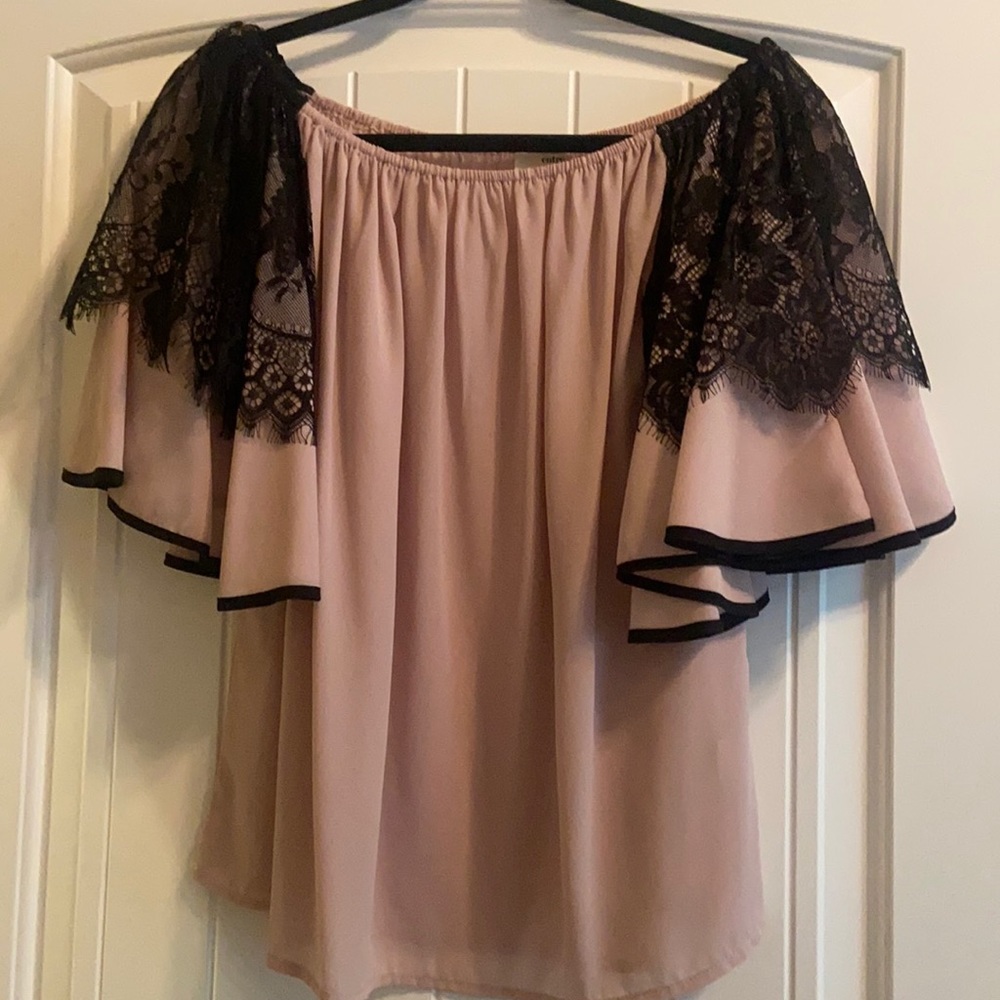 Mauve pink blouse with black floral lace, entro